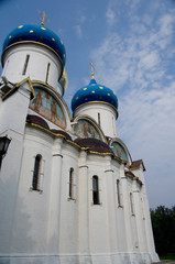 Fototapeta na wymiar Russia, Golden Ring (aka Zolotoe Koltso), Sergiyev Posad (aka Sergiev), formerly Zagorsk. Trinity Monastery of St. Sergius. Blue domes of the Cathedral of the Dormition (1559-1585).