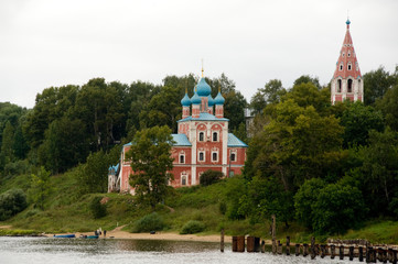 Obraz premium Russia, Views along the Volga River between Yaroslavl & Goritzy. Historic town of Romanoff on the banks of the Volga.
