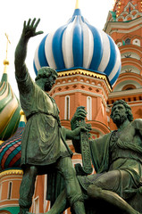 Fototapeta na wymiar Russia, Moscow, Red Square. St. Basil's Cathedral (aka Pokrovsky Sobor or Cathedral of the Intercession of the Virgin on the Moat). Bronze monument to Minin & Pozharsky. 