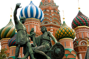 Fototapeta na wymiar Russia, Moscow, Red Square. St. Basil's Cathedral (aka Pokrovsky Sobor or Cathedral of the Intercession of the Virgin on the Moat). Bronze monument to Minin & Pozharsky.