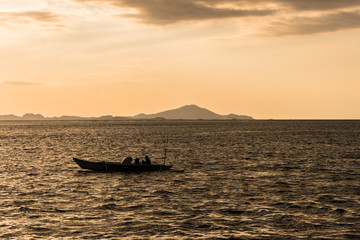 Obraz premium Łódź rybacka na wyspie Komodo