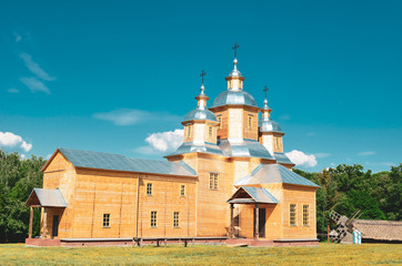 Fototapeta na wymiar Ancient wooden church museum Ukraine