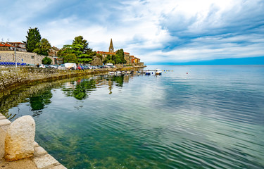 Fototapeta na wymiar Promenade und Altstadt Porec, Istrien, Kroatien