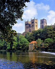 Obraz premium England, Durham. The spires of Durham Cathedral, a World Heritage Site, rise above the River Wear in Durham, England.