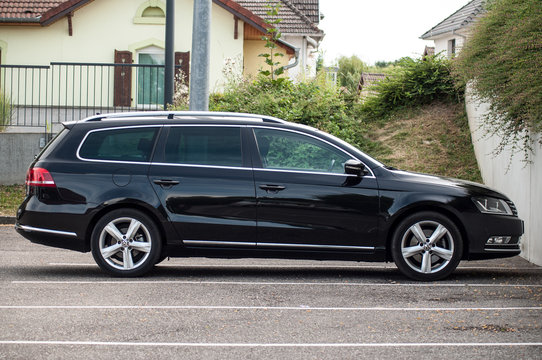  black Wolkswagen passat on side view parked in the street
