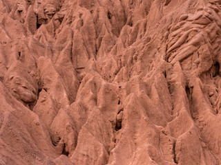 Fototapeta premium Iconic landmark, the rock formation Cerro De Los Siete Colores near the village Purmamarca in the canyon Quebrada de Humahuaca, listed as UNESCO World Heritage Site, Argentina.