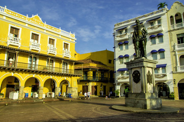 Pedro de Heredia, founder of Cartagena, still stands watch over the Plaza de los Coches, Old City, Ciudad Vieja, Cartagena, Colombia.