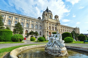 Fototapeta na wymiar Stunning day at Kunsthistorisches Museum, in Vienna