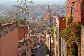 Mexico, San Miguel de Allende. Street scene with overview of city. Credit as: Don Paulson / Jaynes...