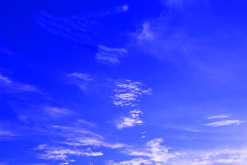 夏の爽やかな青空