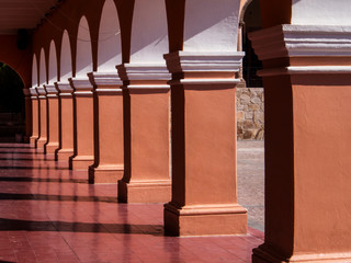 Mexico, Dolores Hidalgo, walk way with Arches of buildings