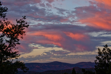 Fototapeta premium Sunrise, Teapot Trail, Coconino National Forest, Sedona, Arizona, USA