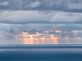 Obraz premium USA, California, San Diego. Sun's rays break through clouds over Pacific Ocean