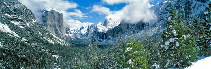 USA, California, Yosemite NP. A dusting of snow covers the valley in Yosemite National Park, a...