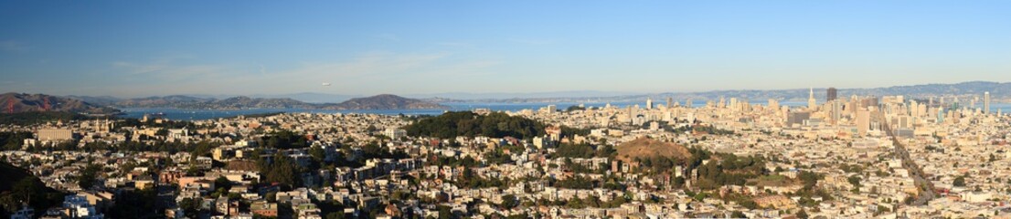 Fototapeta na wymiar Sweeping view of San Francisco from Twin Peaks Park, San Francisco, California, USA