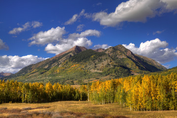 Naklejka premium USA, Colorado. Rocky Mountains in autumn. 