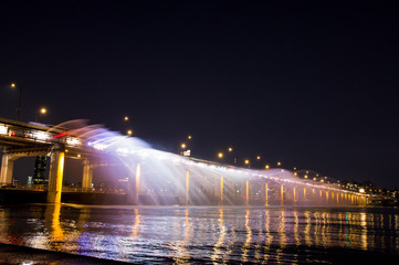 月光レインボー噴水で有名な盤浦大橋