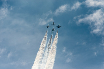 USAF Thunderbirds flying in formation