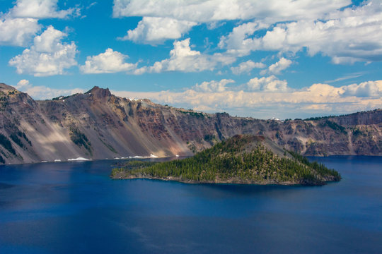 Crater Lake and Wizard Island, Crater Lake National Park, Oregon, USA © Michel Hersen/Danita Delimont