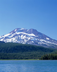 OR, Deschutes NF, Sparks Lake with view of the South Sister