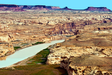USA, Utah, Glen Canyon National Recreation Area, Hite Overlook Colorado River. Lake Powell receded to river channel