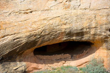 Butler Wash ruins, near Comb Ridge, a short hike from UT95. This Anasazi or Ancestral Puebloan ruin features 4 kivas and is build in a defensive location, near a water source.