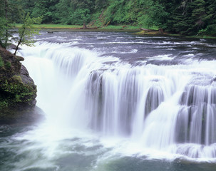 WA, Gifford Pinchot National Forest, Lower Lewis Falls, the Lewis River cascades over the falls