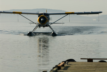 USa, WA, San Juan Islands. Float plane taxis in to dock at Rosario Resort