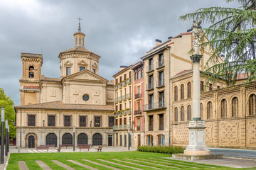 Fototapeta na wymiar View at the Church of San Lorenzo in Pamplona - Spain
