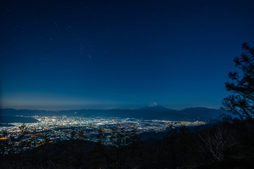 甘利山から眺める甲府盆地と富士山