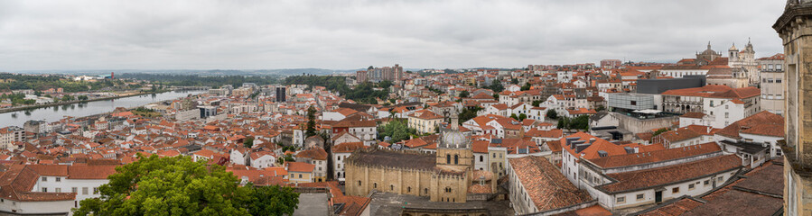 Fototapeta na wymiar Panorama de Coimbra, Portugal, depuis l'Université