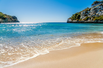 Strand Urlaub am Meer Sommer Mallorca Spanien Cala Mandia blauer himmel 