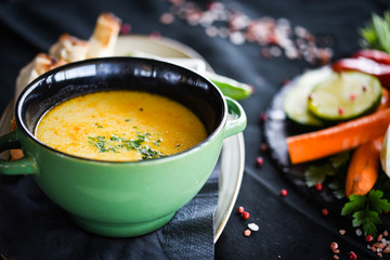 salt, onion, soup dish, tasty food, soup bowl, soup pot, sour cream, home made bread, chicken soup, spice, whole grain bread, prepared, culinary, gastronomy, kitchen, leaves, tasty, portion, plate, gr