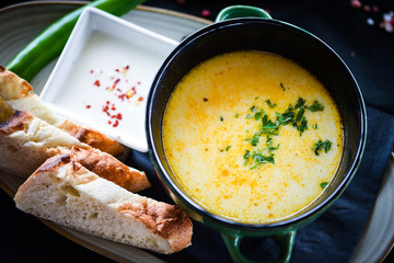 salt, onion, soup dish, tasty food, soup bowl, soup pot, sour cream, home made bread, chicken soup, spice, whole grain bread, prepared, culinary, gastronomy, kitchen, leaves, tasty, portion, plate, gr