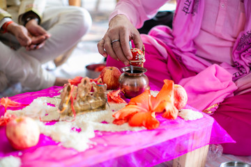 Obraz na płótnie Canvas Indian wedding and pre wedding ritual pooja items close up