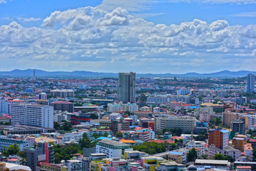  Looking from the height See a city in a tight city with tall buildings and beautiful skies. Is a comfortable view