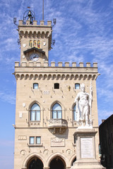 Fototapeta na wymiar San Marino. City Hall and statue of Liberty in Central Square