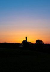 Obraz premium Church of the Assumption in the sunset, Jenhausen, Bavaria, Germany