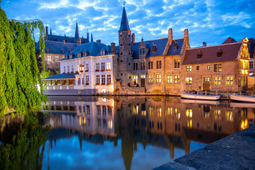 Fototapeta na wymiar castle at night Belgium