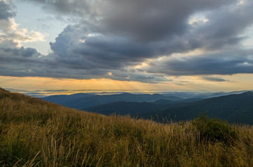 Fototapeta na wymiar Panorama z połoniny Wetlińskiej