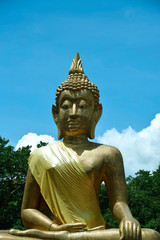 prächtige Buddha statuen in Südostasien
