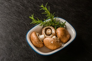 ブラウンマッシュルーム　Delicious Ingredients Brown Mushroom