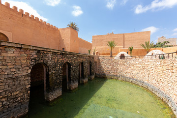 blaue Quelle an der Kasbah Aghnnaj in Tiznit