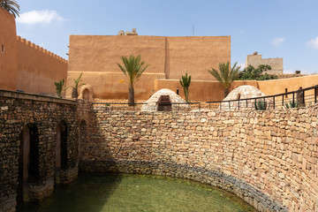 blaue Quelle an der Kasbah Aghnnaj in Tiznit