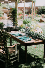 modern bride and groom wedding table, wedding ceremony decor outdoor summer reception 