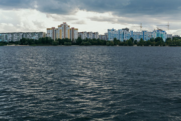 Naklejka premium Quarter lot of storey houses on banks of wide river