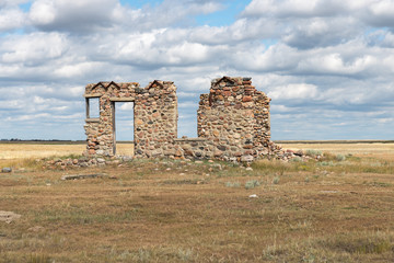 Building Ruin on the Prairie