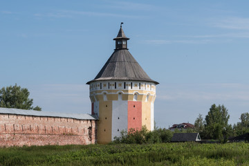 Fototapeta premium Towers and wall of Spaso-Prilutsky Monastery in Vologda, Russia