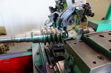 Grinding, sharpening and machining of the worm shaft on a turning-backing machine.