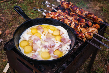 camping breakfast bacon egg